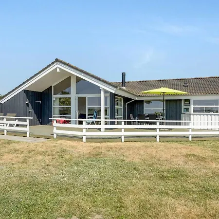 Holiday home Chrisse - 550m From The Sea By Interhome Lakolk