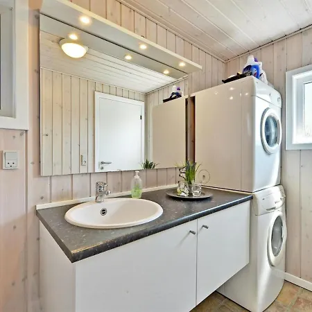 Holiday home Chrisse - 550m From The Sea By Interhome Lakolk