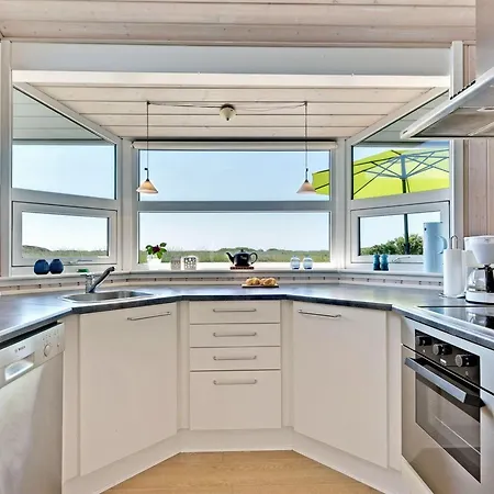 Chrisse - 550m From The Sea By Interhome Lakolk