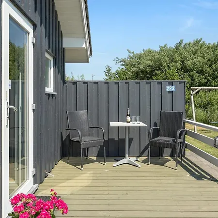 Chrisse - 550m From The Sea By Interhome Nyaraló
